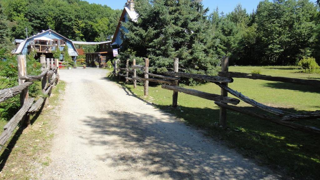 Auberge Le Cheval Bleu Saint-Alphonse-Rodriguez Eksteriør bilde