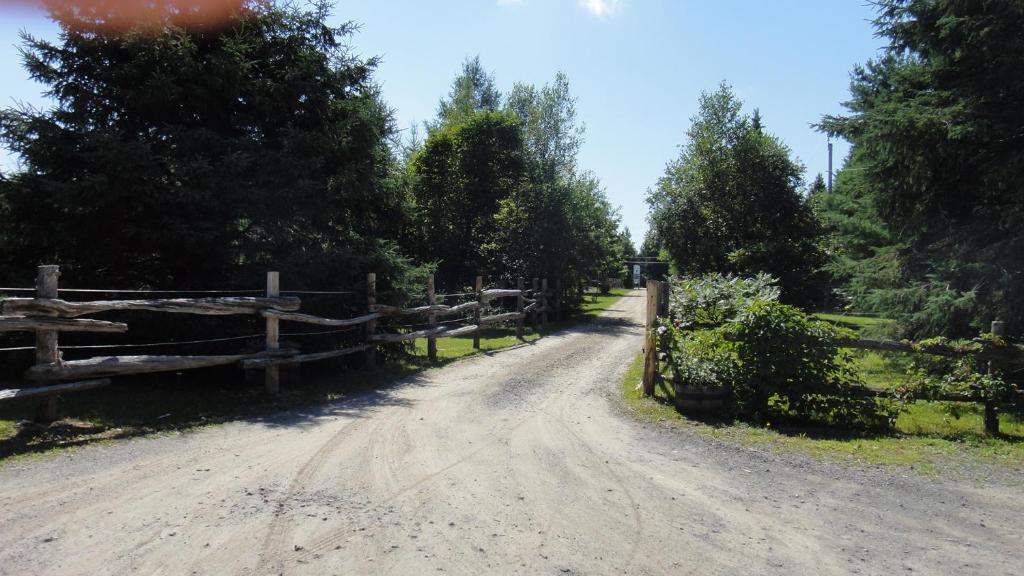 Auberge Le Cheval Bleu Saint-Alphonse-Rodriguez Eksteriør bilde